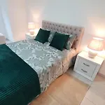 Apartament Caldas Da Rainha's & White *