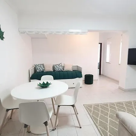 Caldas Da Rainha's & White Appartamento