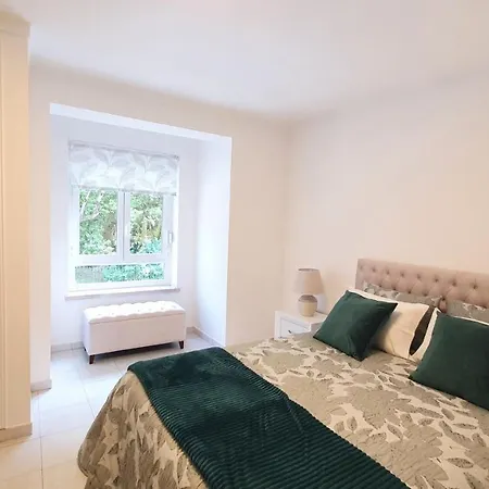 Caldas Da Rainha's & White * Caldas Da Rainha