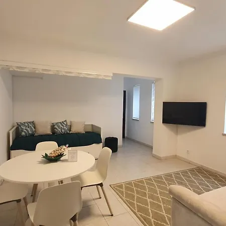 Caldas Da Rainha's & White * Caldas Da Rainha