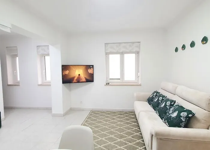 Caldas Da Rainha's & White Appartement *